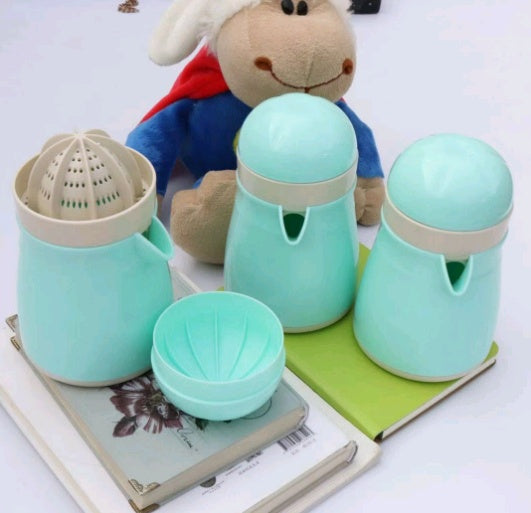 Portable Manual Lemon Juicer Fruit Press Simple Orange Juice Juicer Penguin Juice Cup